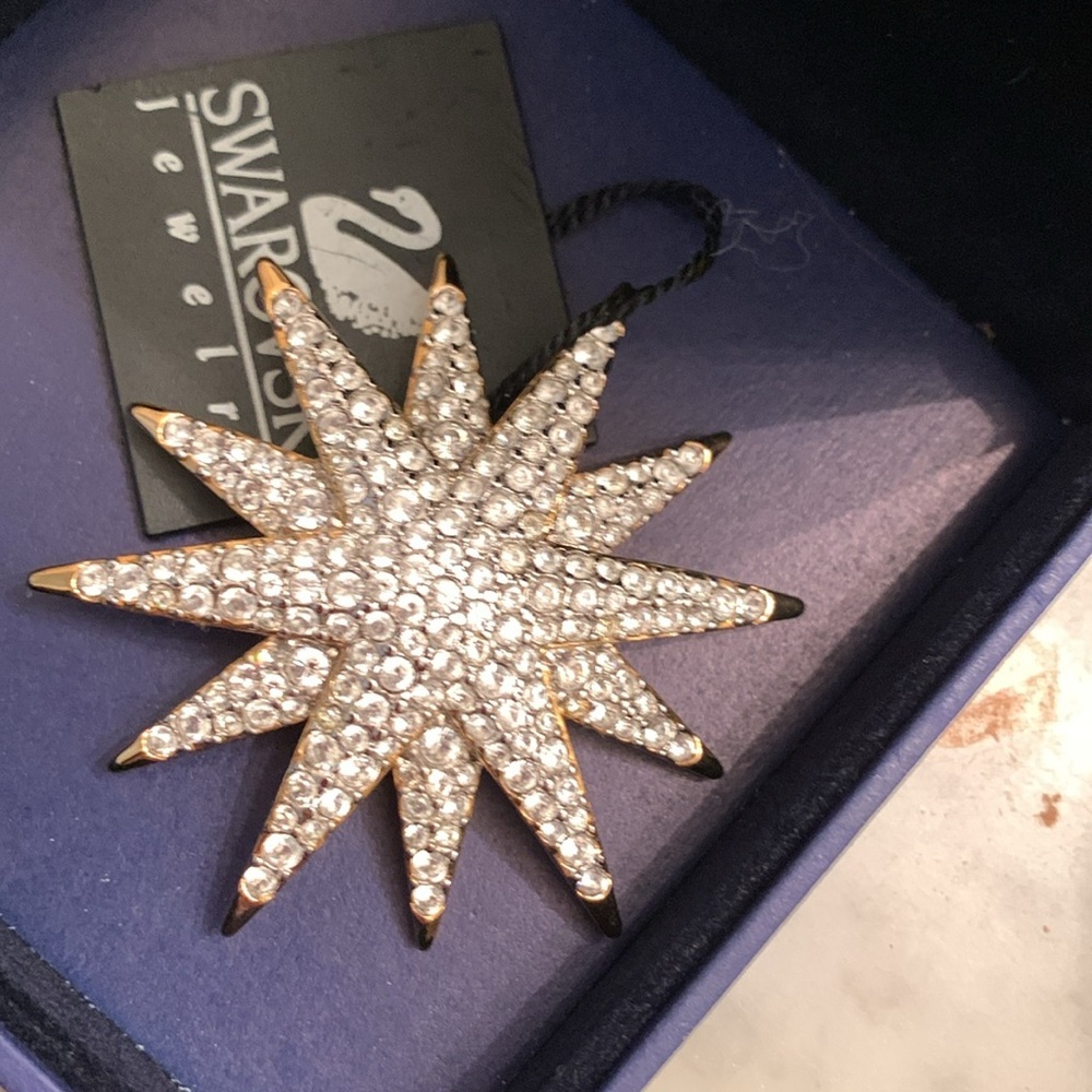 Signed Swarovski Star Pave Pin NWT Stunning!! - Picture 4 of 4